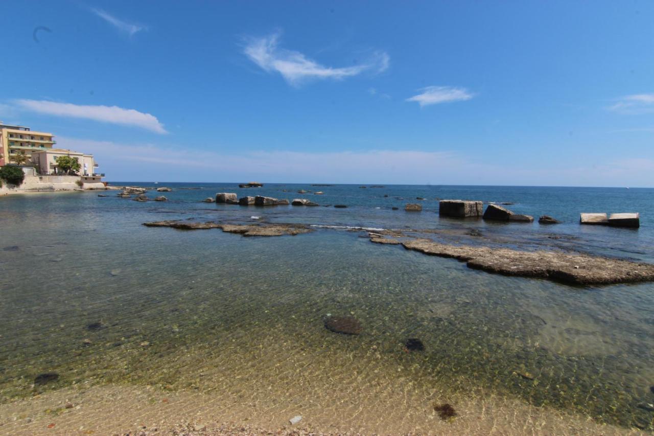 דירות סירקוזה La Dimora Di Dionisio Al Mare מראה חיצוני תמונה